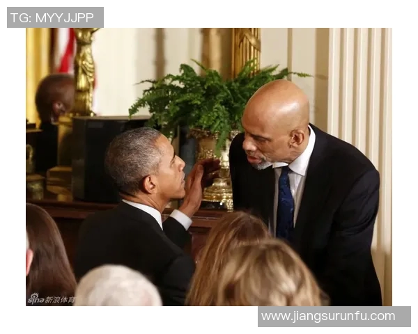 卡里姆阿卜杜尔贾巴尔在文学与篮球领域的双重艺术探索与成就