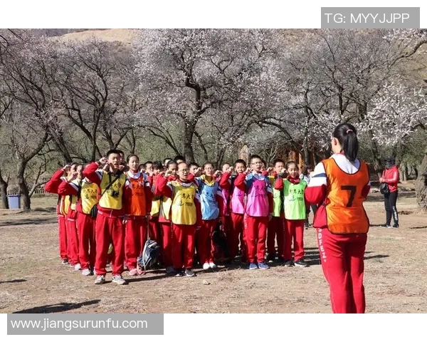 南优贤携手足球明星队共创辉煌未来展现青春活力与团队精神