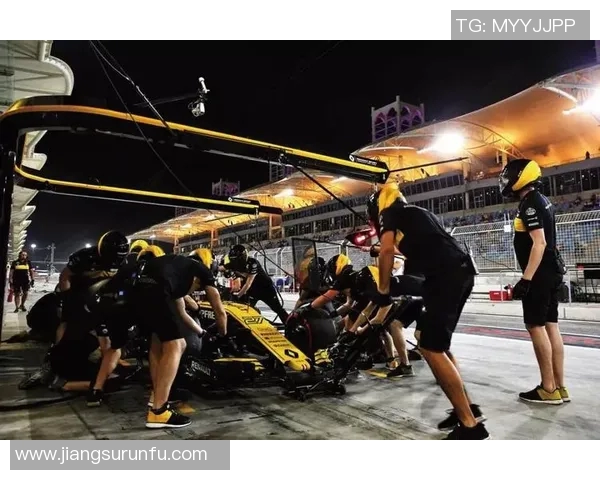 足球明星戴黑钢迪的传奇人生与赛场背后的故事揭秘 足球明星戴黑钢迪的传奇人生与赛场背后的故事揭秘